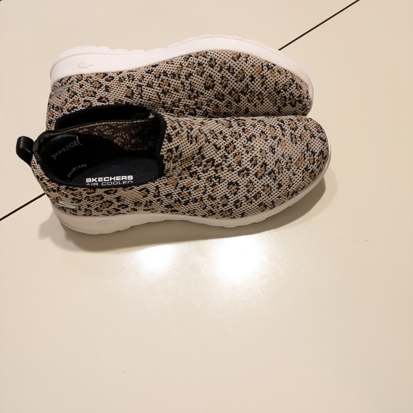 Skechers Goga mat beige/blk /multi leopard print women's sneakers 8.5 - Picture 5 of 6